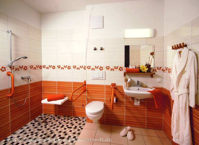 Foto 3: Pflegeheim Sanitre Anlagen Dusche / WC